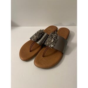 Andre Assous Novalee Metallic Featherweights Sandals Women’s Size 10
